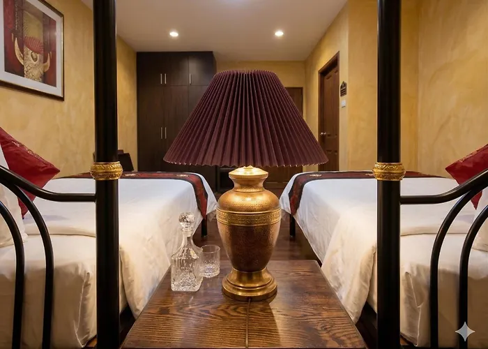 Chaba Silom Hotel 3*